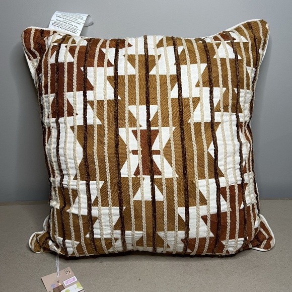 Coveted Home Square Pillow 18x18 Aztec Navajo Southwestern Pattern Home Decor - Picture 1 of 6
